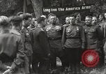 Standbild Vereinigte Staaten und Russische Offiziere Protivin Tschechoslowakei, 1945, aus Sekunde 40 historischem Filmmaterial Videoclip 65675060046
