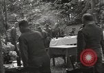 Standbild Vereinigte Staaten und Russische Offiziere Protivin Tschechoslowakei, 1945, aus Sekunde 43 historischem Filmmaterial Videoclip 65675060046