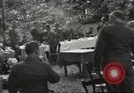 Standbild Vereinigte Staaten und Russische Offiziere Protivin Tschechoslowakei, 1945, aus Sekunde 46 historischem Filmmaterial Videoclip 65675060046