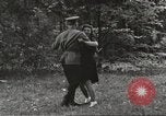 Standbild Vereinigte Staaten und Russische Offiziere Protivin Tschechoslowakei, 1945, aus Sekunde 55 historischem Filmmaterial Videoclip 65675060046