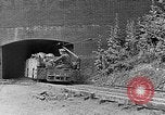 Image des wagons de chemin de fer chargés de charbon United States USA, 1942, de la seconde 20 séquences d'archives historiques vidéo 65675060051