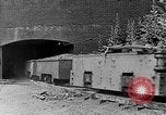 Image des wagons de chemin de fer chargés de charbon United States USA, 1942, de la seconde 22 séquences d'archives historiques vidéo 65675060051