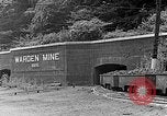 Image des wagons de chemin de fer chargés de charbon United States USA, 1942, de la seconde 24 séquences d'archives historiques vidéo 65675060051