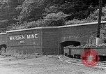 Image des wagons de chemin de fer chargés de charbon United States USA, 1942, de la seconde 25 séquences d'archives historiques vidéo 65675060051