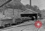 Image des wagons de chemin de fer chargés de charbon United States USA, 1942, de la seconde 27 séquences d'archives historiques vidéo 65675060051