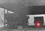 Image des wagons de chemin de fer chargés de charbon United States USA, 1942, de la seconde 32 séquences d'archives historiques vidéo 65675060051