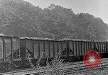 Image des wagons de chemin de fer chargés de charbon United States USA, 1942, de la seconde 36 séquences d'archives historiques vidéo 65675060051