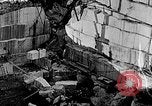 Image des wagons de chemin de fer chargés de charbon United States USA, 1942, de la seconde 37 séquences d'archives historiques vidéo 65675060051