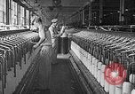 Image textile mill United States USA, 1942, de la seconde 25 séquences d'archives historiques vidéo 65675060052