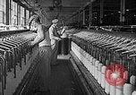 Image textile mill United States USA, 1942, de la seconde 26 séquences d'archives historiques vidéo 65675060052