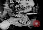 Image usine de fabrication de chaussures United States USA, 1942, de la seconde 14 séquences d'archives historiques vidéo 65675060053