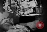 Image usine de fabrication de chaussures United States USA, 1942, de la seconde 16 séquences d'archives historiques vidéo 65675060053