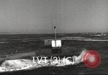 Standbild USA Landing Vehicle Tracked United States USA, 1953, aus Sekunde 17 historischem Filmmaterial Videoclip 65675060083