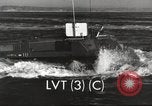 Standbild USA Landing Vehicle Tracked United States USA, 1953, aus Sekunde 20 historischem Filmmaterial Videoclip 65675060083