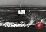 Standbild USA Landing Vehicle Tracked United States USA, 1953, aus Sekunde 21 historischem Filmmaterial Videoclip 65675060083
