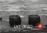 Standbild USA Landing Vehicle Tracked United States USA, 1953, aus Sekunde 25 historischem Filmmaterial Videoclip 65675060083