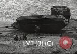 Standbild USA Landing Vehicle Tracked United States USA, 1953, aus Sekunde 31 historischem Filmmaterial Videoclip 65675060083
