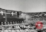 Standbild USA Landing Vehicle Tracked Personal-5 United States USA, 1953, aus Sekunde 3 historischem Filmmaterial Videoclip 65675060084