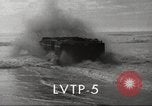 Standbild USA Landing Vehicle Tracked Personal-5 United States USA, 1953, aus Sekunde 8 historischem Filmmaterial Videoclip 65675060084