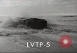 Standbild USA Landing Vehicle Tracked Personal-5 United States USA, 1953, aus Sekunde 9 historischem Filmmaterial Videoclip 65675060084