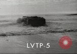 Standbild USA Landing Vehicle Tracked Personal-5 United States USA, 1953, aus Sekunde 10 historischem Filmmaterial Videoclip 65675060084