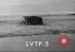 Standbild USA Landing Vehicle Tracked Personal-5 United States USA, 1953, aus Sekunde 11 historischem Filmmaterial Videoclip 65675060084