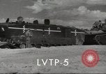 Standbild USA Landing Vehicle Tracked Personal-5 United States USA, 1953, aus Sekunde 15 historischem Filmmaterial Videoclip 65675060084