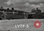 Standbild USA Landing Vehicle Tracked Personal-5 United States USA, 1953, aus Sekunde 16 historischem Filmmaterial Videoclip 65675060084