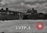 Standbild USA Landing Vehicle Tracked Personal-5 United States USA, 1953, aus Sekunde 17 historischem Filmmaterial Videoclip 65675060084