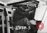 Standbild USA Landing Vehicle Tracked Personal-5 United States USA, 1953, aus Sekunde 21 historischem Filmmaterial Videoclip 65675060084