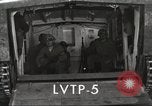 Standbild USA Landing Vehicle Tracked Personal-5 United States USA, 1953, aus Sekunde 22 historischem Filmmaterial Videoclip 65675060084