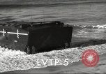 Standbild USA Landing Vehicle Tracked Personal-5 United States USA, 1953, aus Sekunde 25 historischem Filmmaterial Videoclip 65675060084