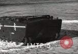 Standbild USA Landing Vehicle Tracked Personal-5 United States USA, 1953, aus Sekunde 26 historischem Filmmaterial Videoclip 65675060084