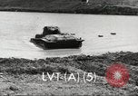 Standbild USA Landing Vehicle Tracked Personal-5 United States USA, 1953, aus Sekunde 29 historischem Filmmaterial Videoclip 65675060084