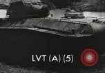 Standbild USA Landing Vehicle Tracked Personal-5 United States USA, 1953, aus Sekunde 39 historischem Filmmaterial Videoclip 65675060084
