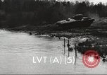 Standbild USA Landing Vehicle Tracked Personal-5 United States USA, 1953, aus Sekunde 42 historischem Filmmaterial Videoclip 65675060084