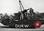 Standbild USA 6-wheel drive amphibious Truck United States USA, 1953, aus Sekunde 8 historischem Filmmaterial Videoclip 65675060085