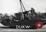 Standbild USA 6-wheel drive amphibious Truck United States USA, 1953, aus Sekunde 9 historischem Filmmaterial Videoclip 65675060085