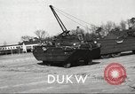 Standbild USA 6-wheel drive amphibious Truck United States USA, 1953, aus Sekunde 14 historischem Filmmaterial Videoclip 65675060085