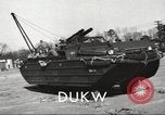 Standbild USA 6-wheel drive amphibious Truck United States USA, 1953, aus Sekunde 17 historischem Filmmaterial Videoclip 65675060085