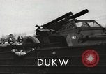Standbild USA 6-wheel drive amphibious Truck United States USA, 1953, aus Sekunde 19 historischem Filmmaterial Videoclip 65675060085
