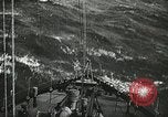 Immagine di Convoglio navale britannico che scortava navi mercantili della seconda guerra mondiale Oceano Atlantico settentrionale, 1941, secondo 6 filmato di repertorio 65675060092