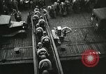 Standbild United States Truppen Ankunft in Liverpool England während des Weltkrieges 2 London England, 1942, aus Sekunde 38 historischem Filmmaterial Videoclip 65675060093