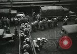 Standbild United States Truppen Ankunft in Liverpool England während des Weltkrieges 2 London England, 1942, aus Sekunde 40 historischem Filmmaterial Videoclip 65675060093