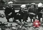 Standbild United States Truppen Ankunft in Liverpool England während des Weltkrieges 2 London England, 1942, aus Sekunde 45 historischem Filmmaterial Videoclip 65675060093