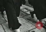 Standbild United States Truppen Ankunft in Liverpool England während des Weltkrieges 2 London England, 1942, aus Sekunde 59 historischem Filmmaterial Videoclip 65675060093