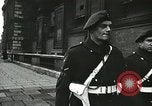 Standbild United States Truppen Ankunft in Liverpool England während des Weltkrieges 2 London England, 1942, aus Sekunde 61 historischem Filmmaterial Videoclip 65675060093
