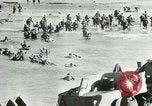 Standbild alliierten Invasion in der Normandie am D-Day Normandie Frankreich, 1944, aus Sekunde 54 historischem Filmmaterial Videoclip 65675060098