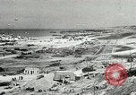 Immagine di Truppe alleate e attrezzature essendo portata a terra sulla spiaggia di Omaha Normandia Francia, 1944, secondo 3 filmato di repertorio 65675060099