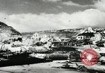 Immagine di Truppe alleate e attrezzature essendo portata a terra sulla spiaggia di Omaha Normandia Francia, 1944, secondo 5 filmato di repertorio 65675060099